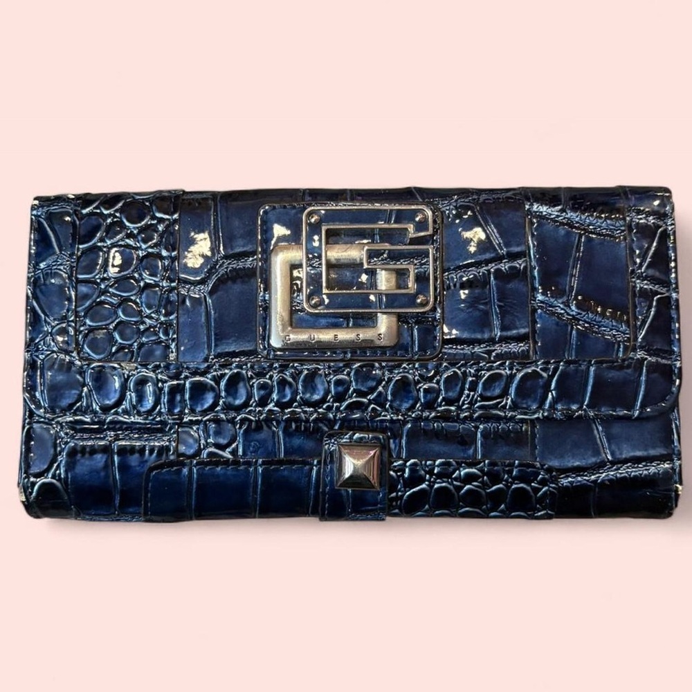 Vintage 2000’s Guess Blue Wallet